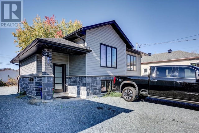 4549 Notre Dame Avenue, Hanmer