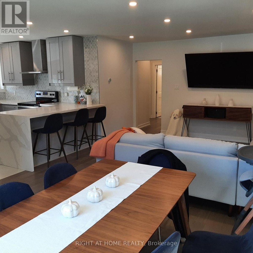 32 Davis Road, Aurora (aurora Highlands)