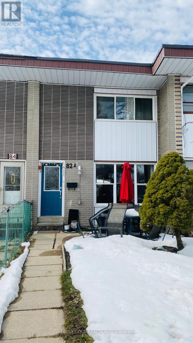 82 A Corby Crescent, Brampton (brampton South)