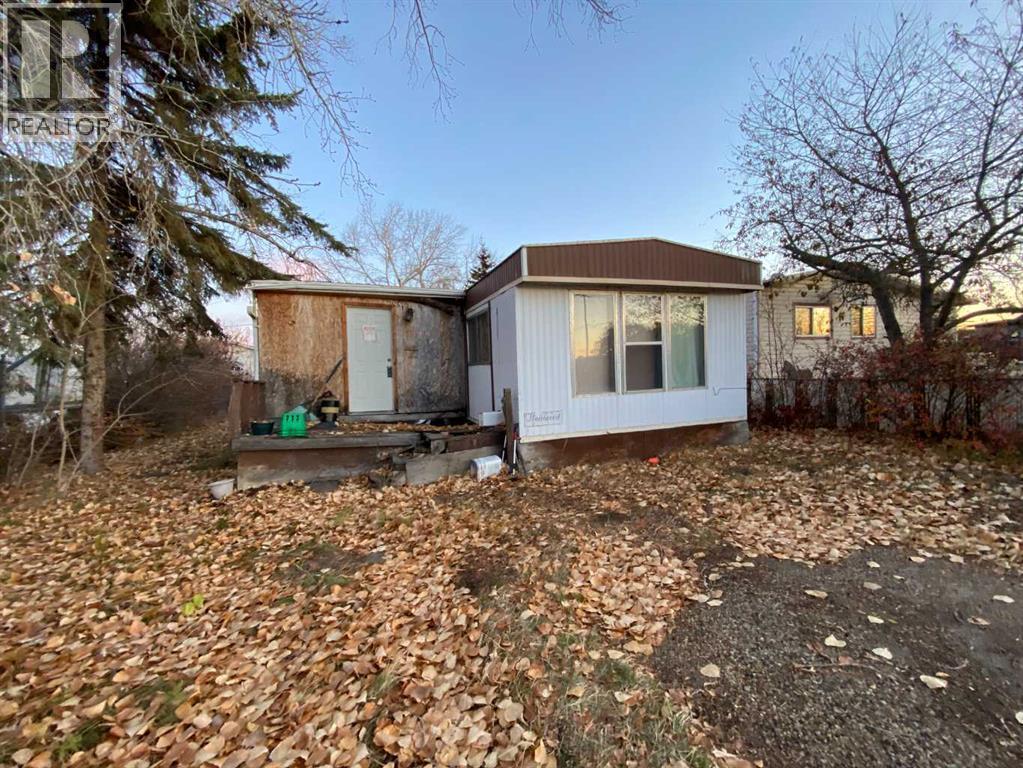 9904 101 Avenue, Clairmont