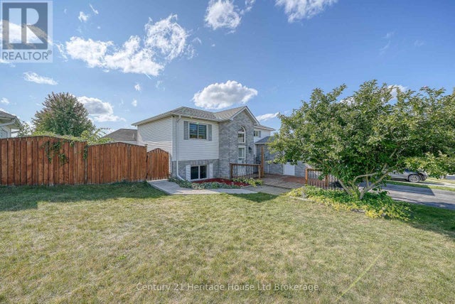 50 Pebble Beach Court, Woodstock (woodstock - South)