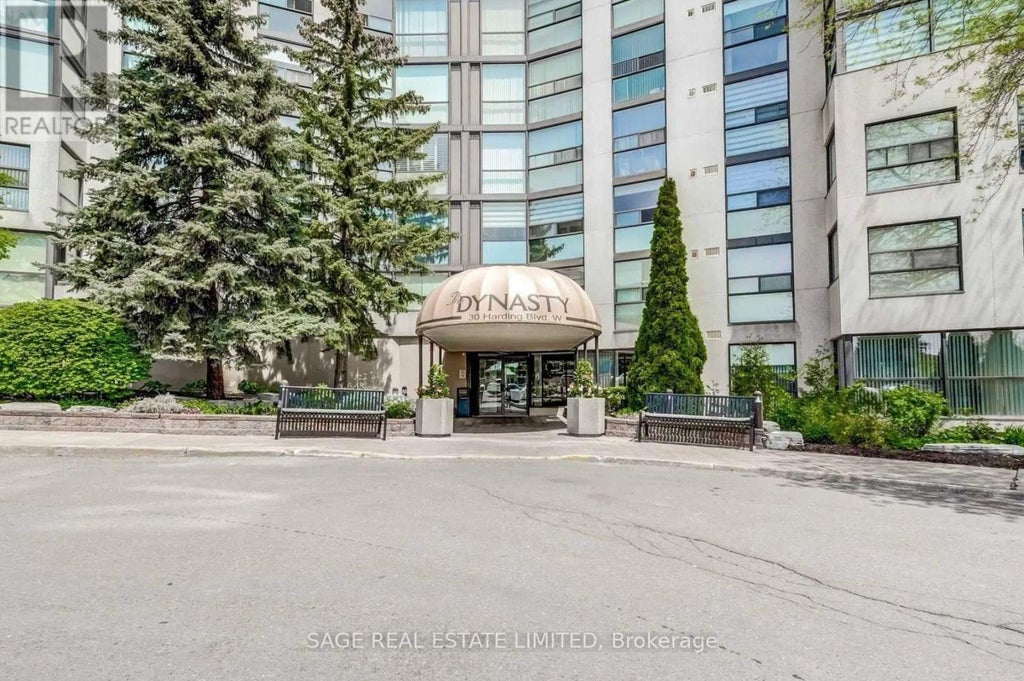 1002 - 30 Harding Boulevard, Richmond Hill (north Richvale)