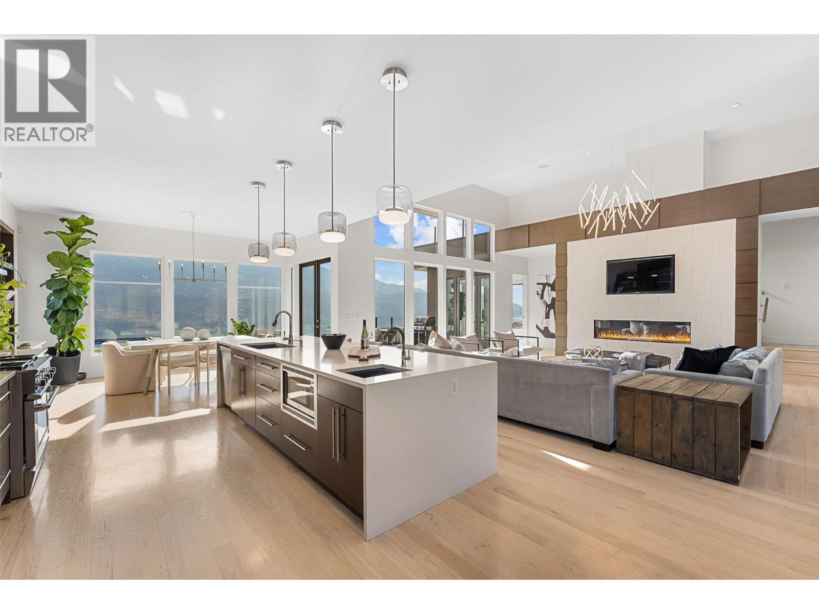 238 Kalamalka Lakeview Drive. Vernon, British Columbia