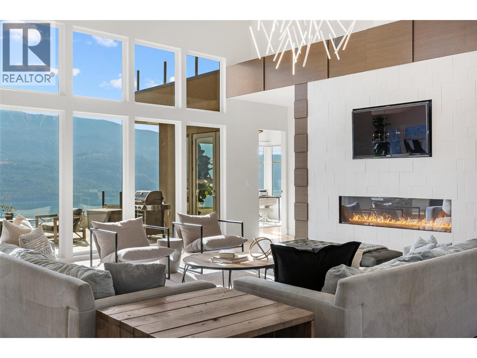 238 Kalamalka Lakeview Drive. Vernon, British Columbia