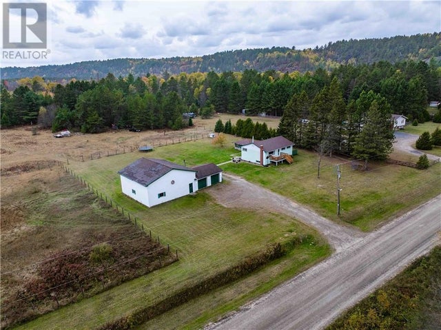 460 Burns Crossover Road, Webbwood