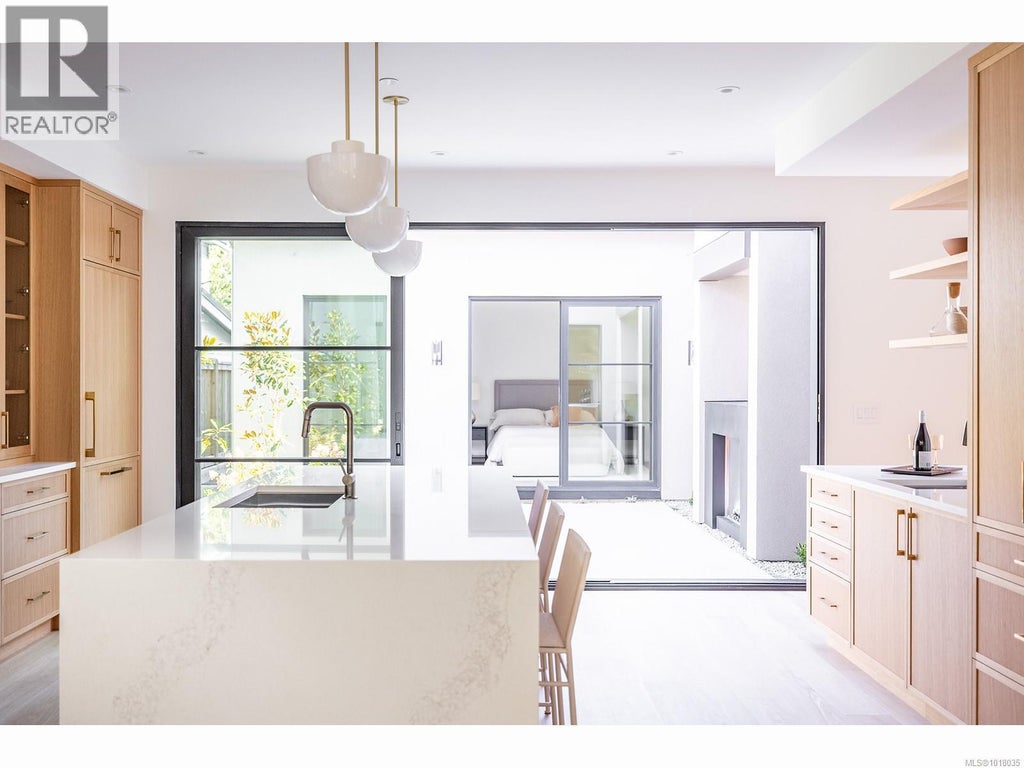 634 Hemlock Street, Qualicum Beach