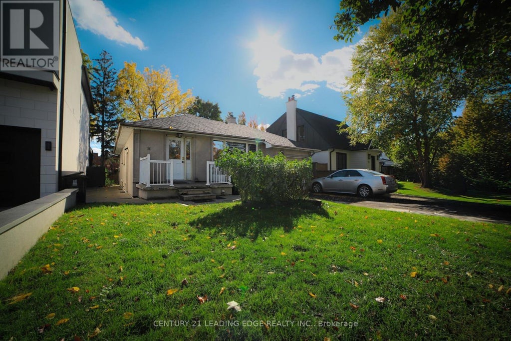 11 Chestnut Hills Crescent, Toronto (edenbridge-Humber Valley)
