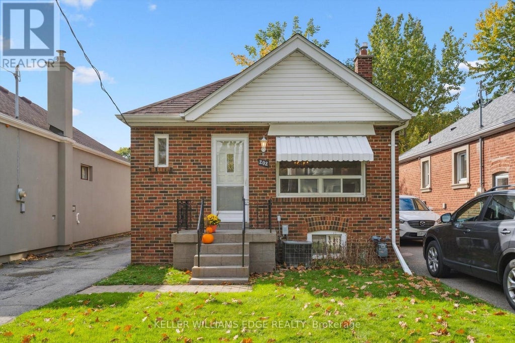 202 Alderbrae Avenue, Toronto (alderwood)