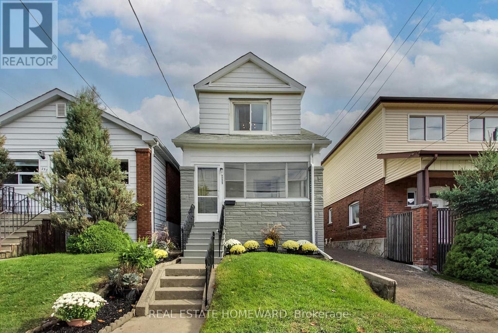 255 Westlake Avenue, Toronto (woodbine-Lumsden)