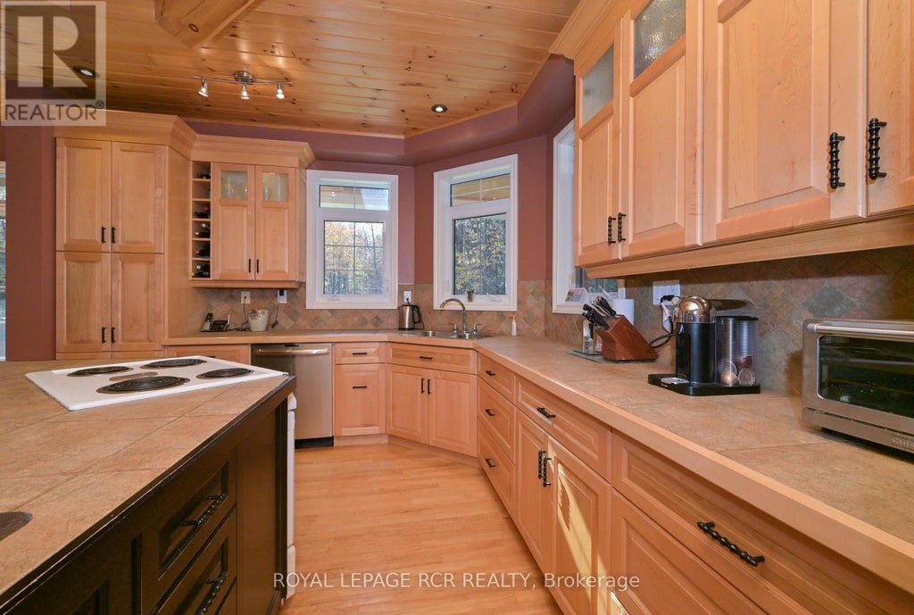 1385 Baseline Road, Springwater