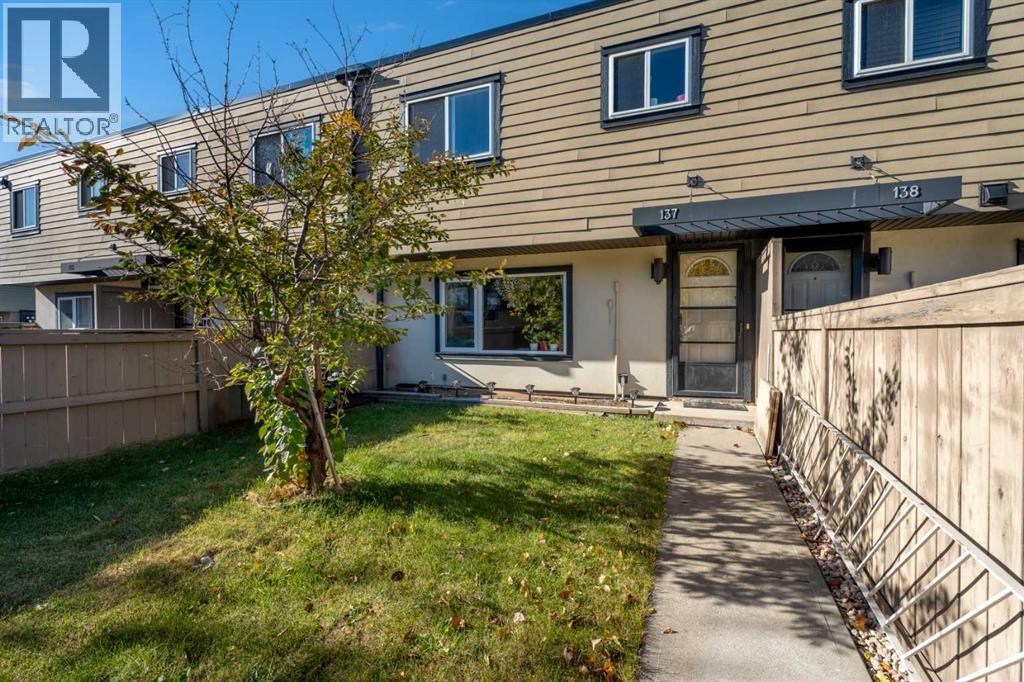 137, 3809 45 Street Sw, Calgary