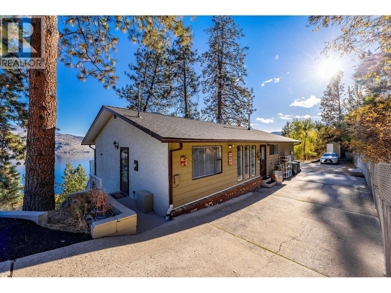 5821 Atkinson Crescent. Peachland, British Columbia