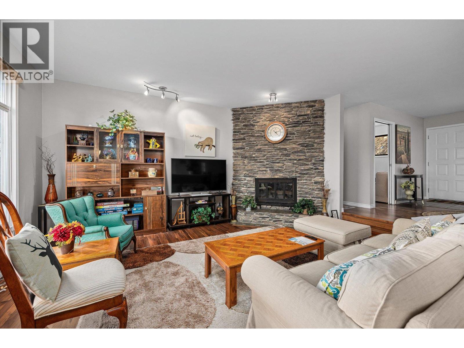 5821 Atkinson Crescent. Peachland, British Columbia