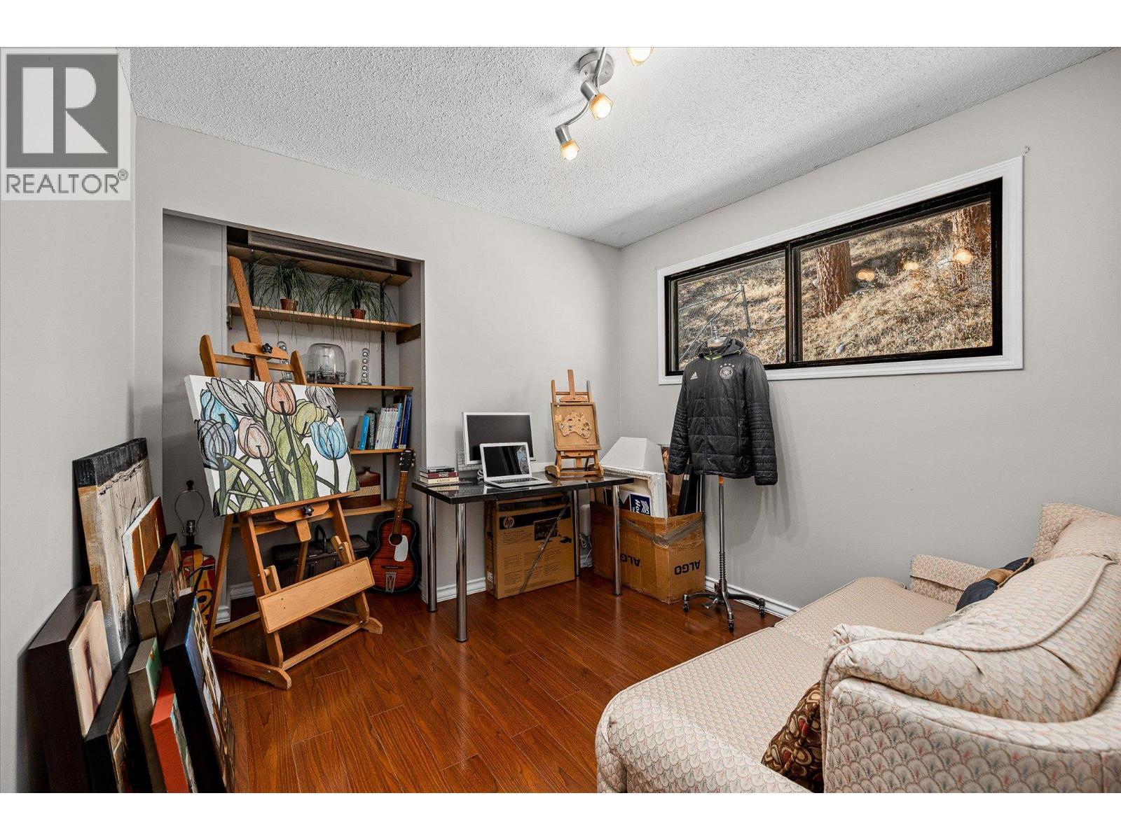 5821 Atkinson Crescent. Peachland, British Columbia