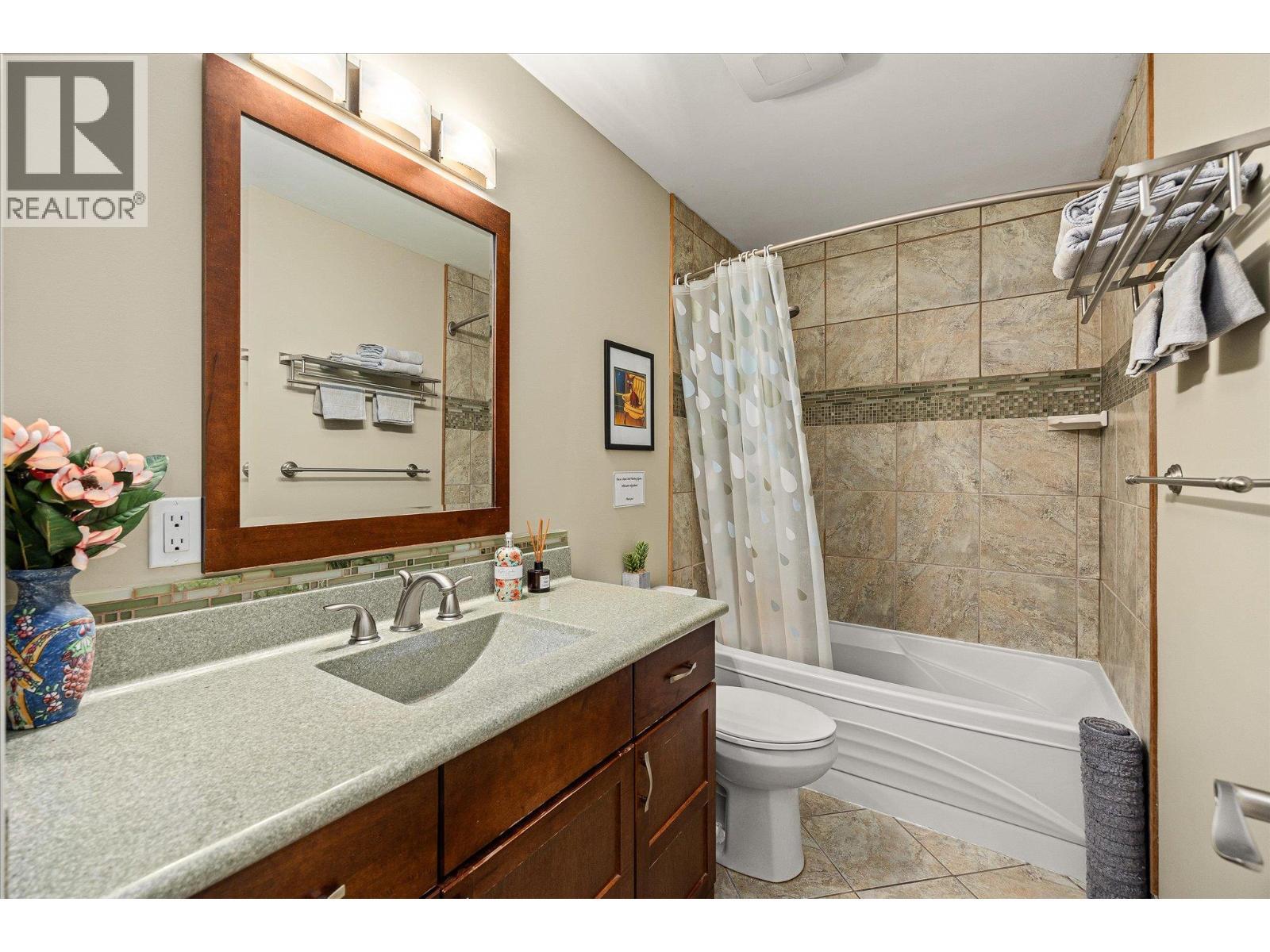 5821 Atkinson Crescent. Peachland, British Columbia