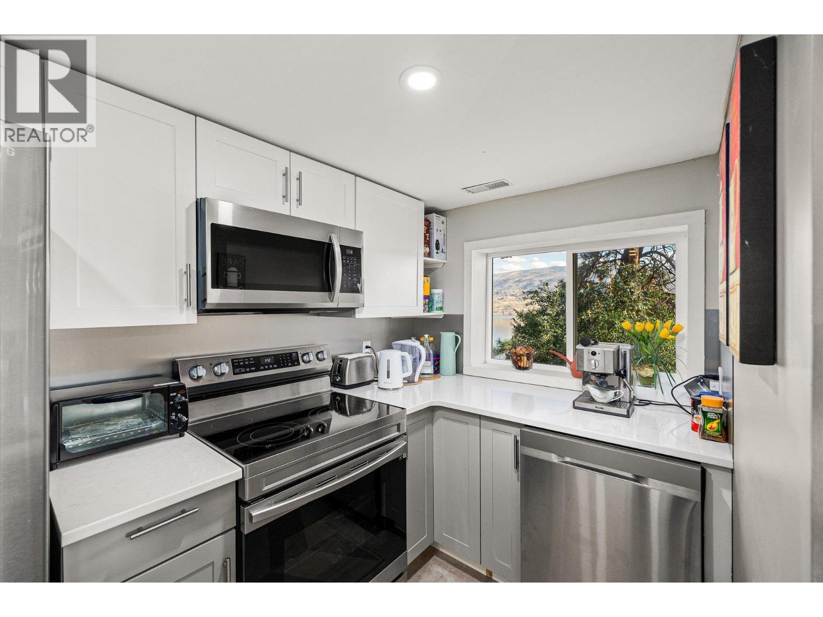 5821 Atkinson Crescent. Peachland, British Columbia