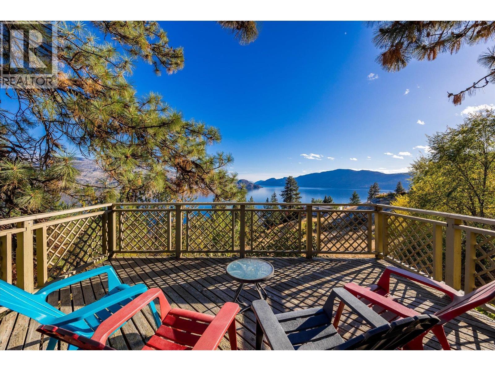 5821 Atkinson Crescent. Peachland, British Columbia