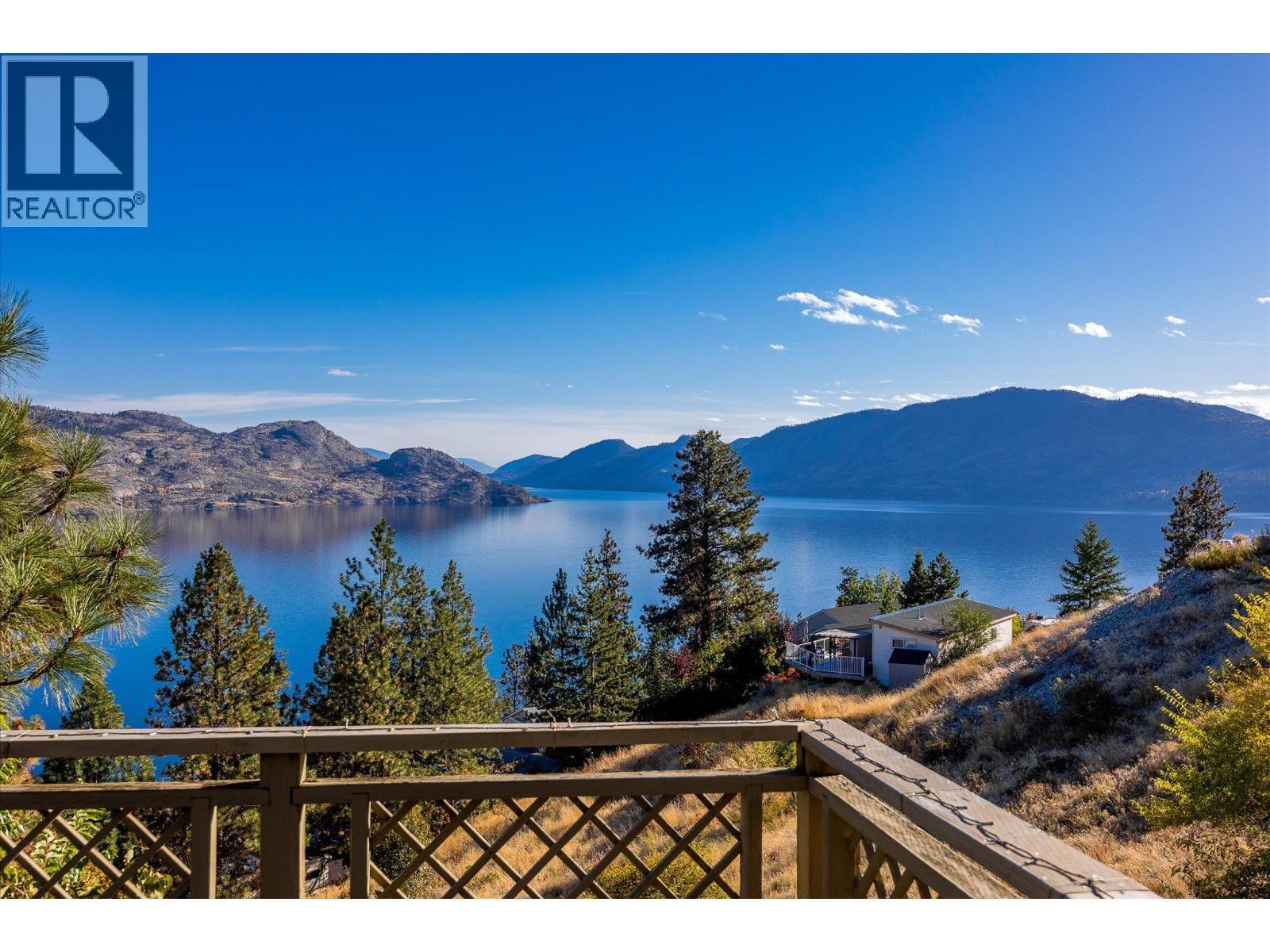 5821 Atkinson Crescent. Peachland, British Columbia