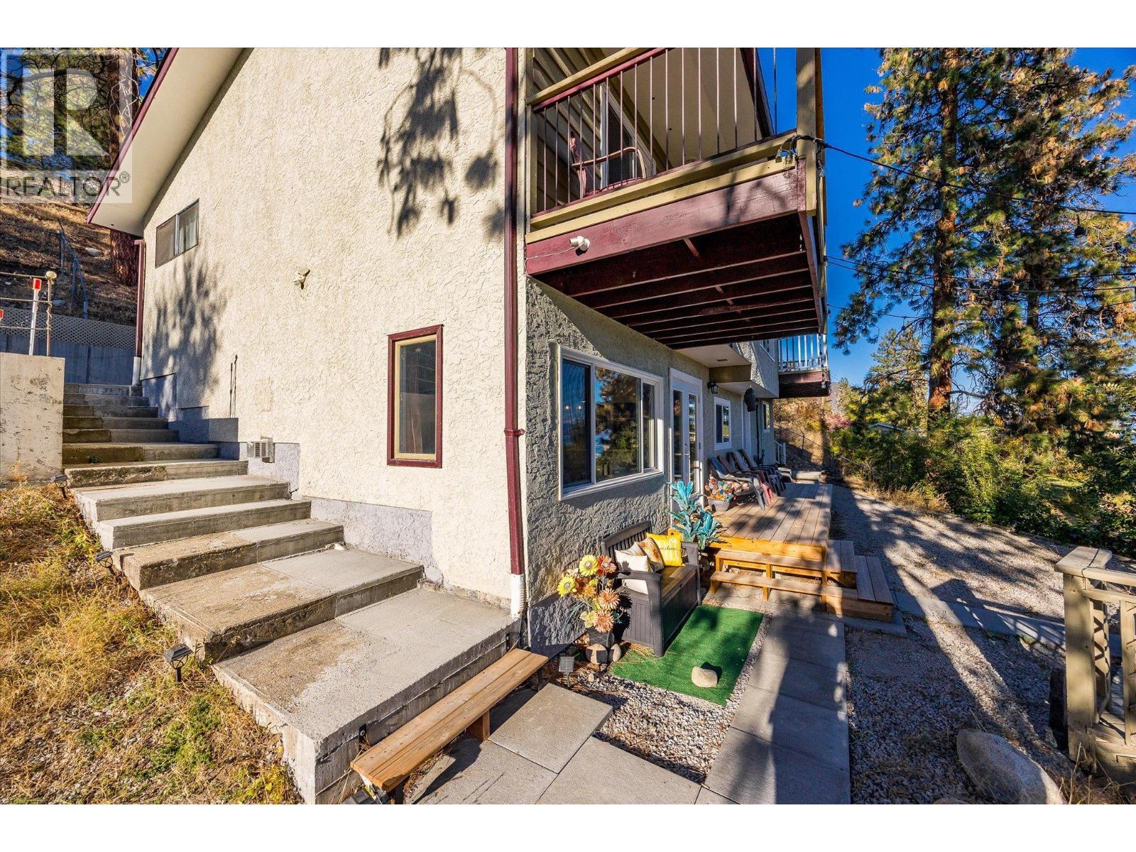 5821 Atkinson Crescent. Peachland, British Columbia