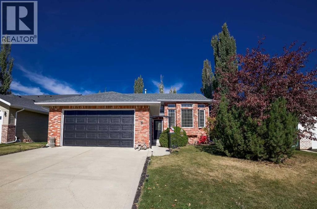 6 Royal Crescent, Lacombe