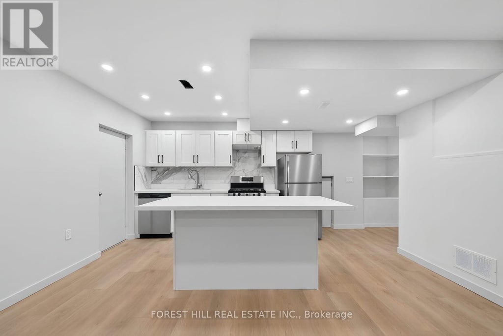 19 Candis - Lower Level Drive, Toronto (bathurst Manor)