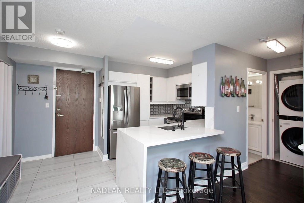 615 - 39 Oneida Crescent, Richmond Hill (langstaff)