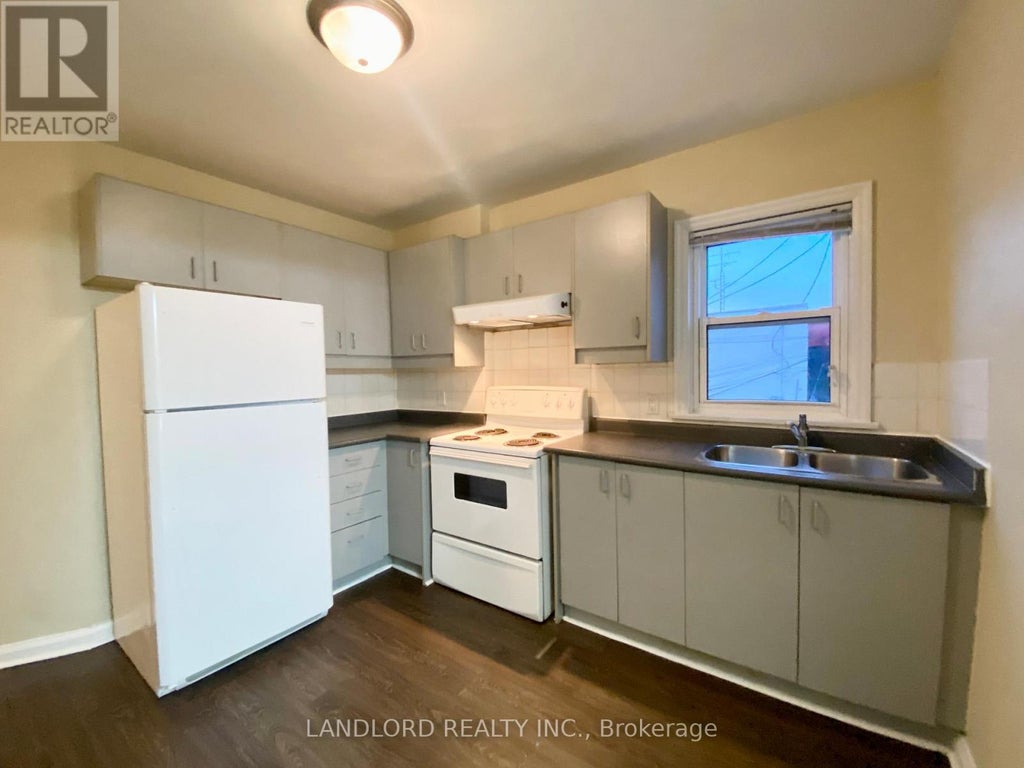 201 - 2a Thyra Avenue, Toronto (crescent Town)