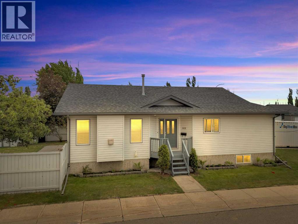 148 Ammeter Close, Red Deer