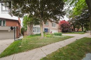 11 Riderwood Drive, Toronto (st. Andrew-Windfields)