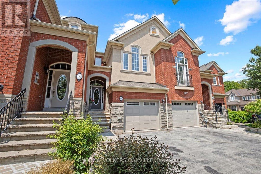 135 Tawny Crescent, Oakville (br Bronte)
