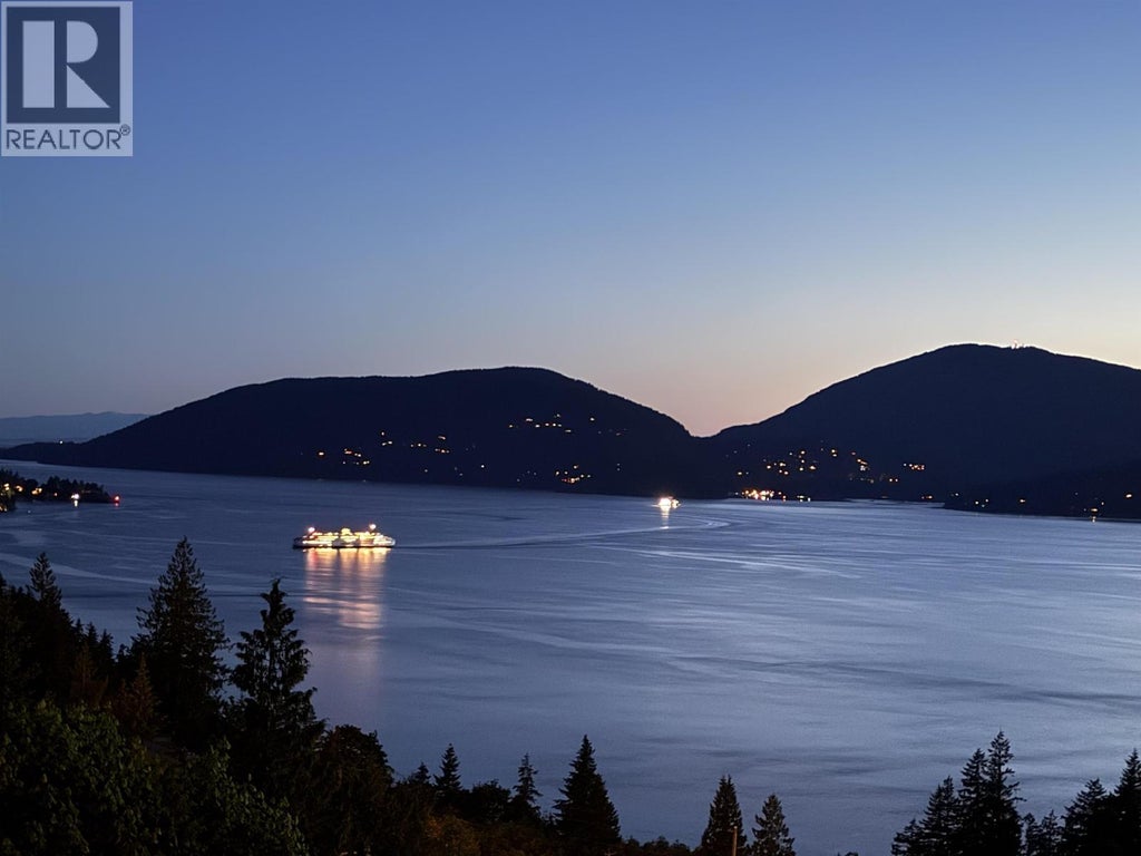 8664 Seascape Drive, West Vancouver