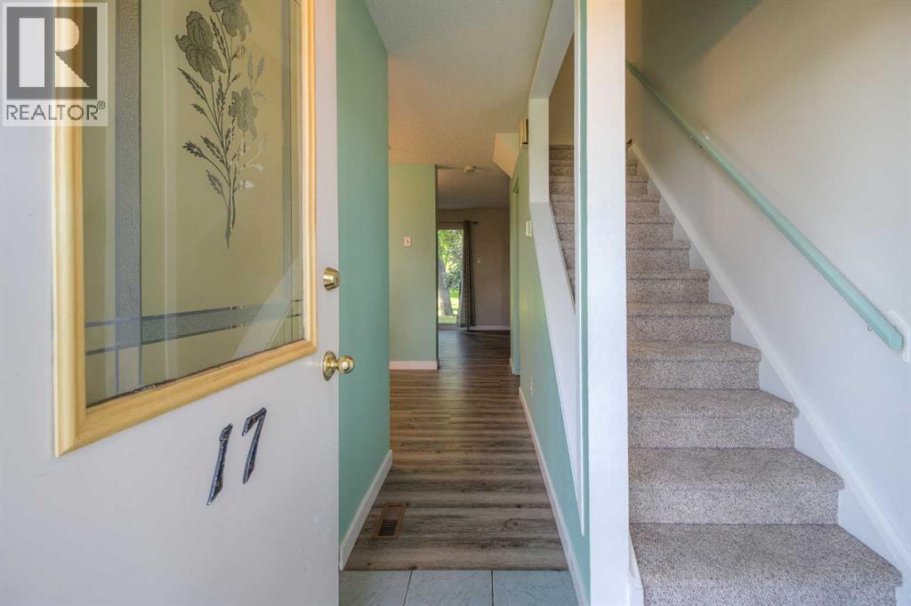 17, 115 Lafayette Boulevard W, Lethbridge