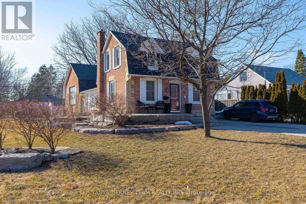 206b Palace Street, Whitby (downtown Whitby)