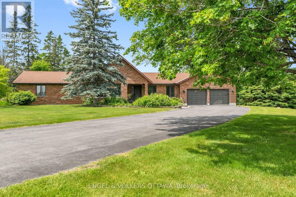 102 Delaney Drive, Ottawa