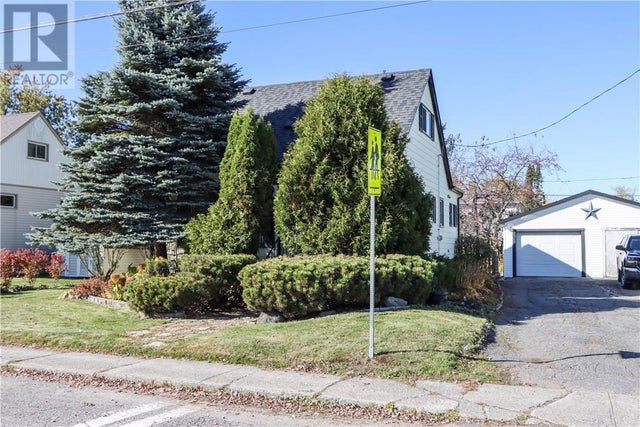 262 Sixth Avenue, Lively