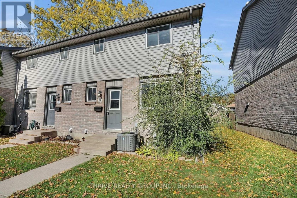 36 - 490 Third Street, London East (east H)