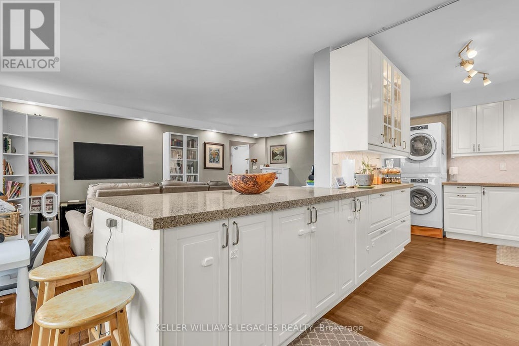 2001 - 1 Massey Square, Toronto (crescent Town)