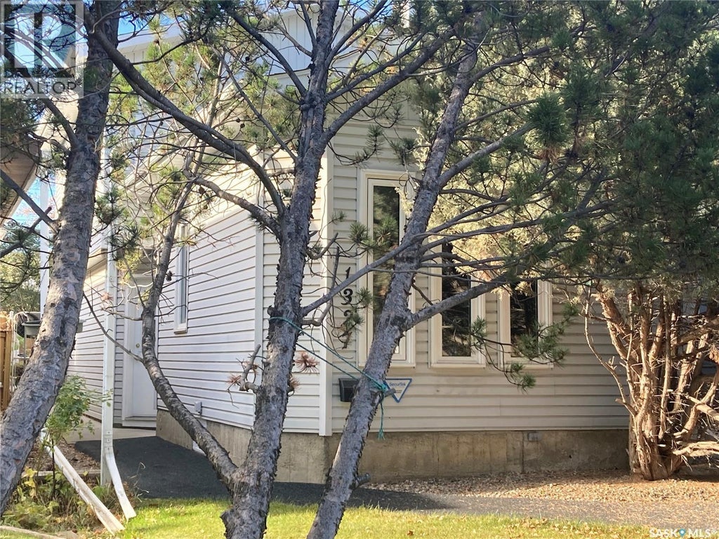 1327 2nd Avenue N, Saskatoon