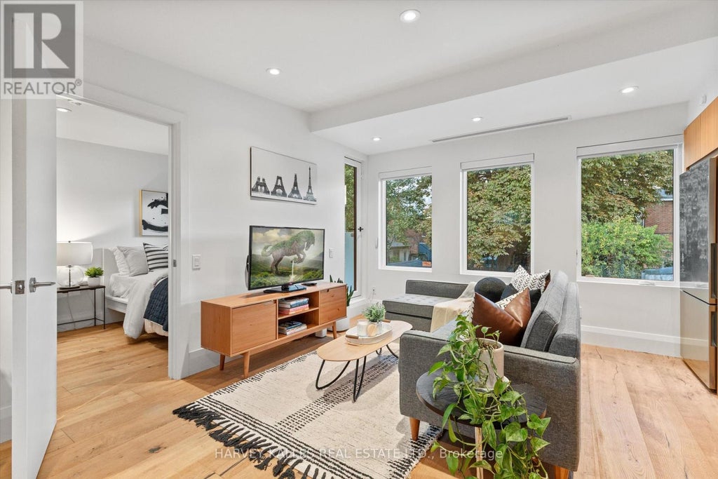 D - 786 Ossington Avenue, Toronto (dovercourt-Wallace Emerson-Junction)