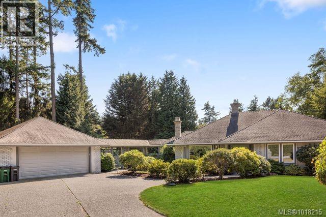 2693 Macdonald Drive E, Saanich