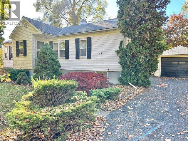 24 Hunt Street N, Simcoe