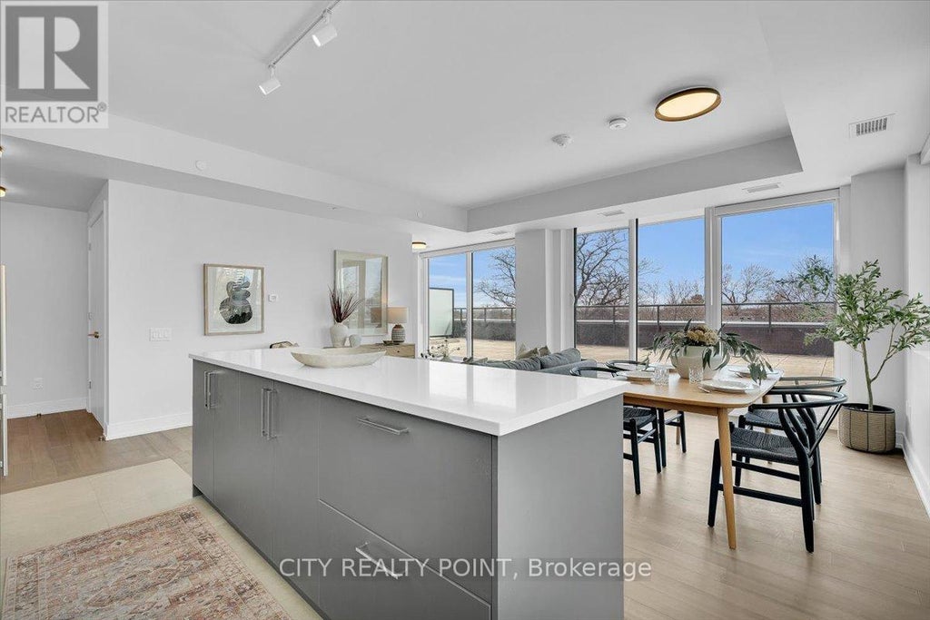 1001 - 664 Spadina Avenue, Toronto (university)