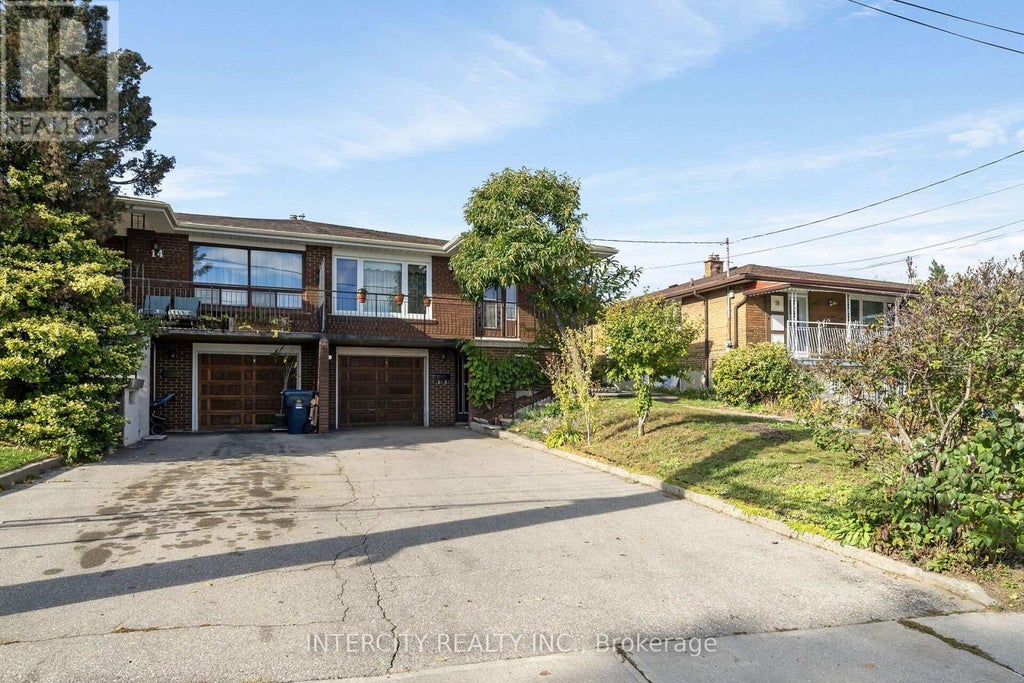 16 Seacliff Boulevard, Toronto (humber Summit)
