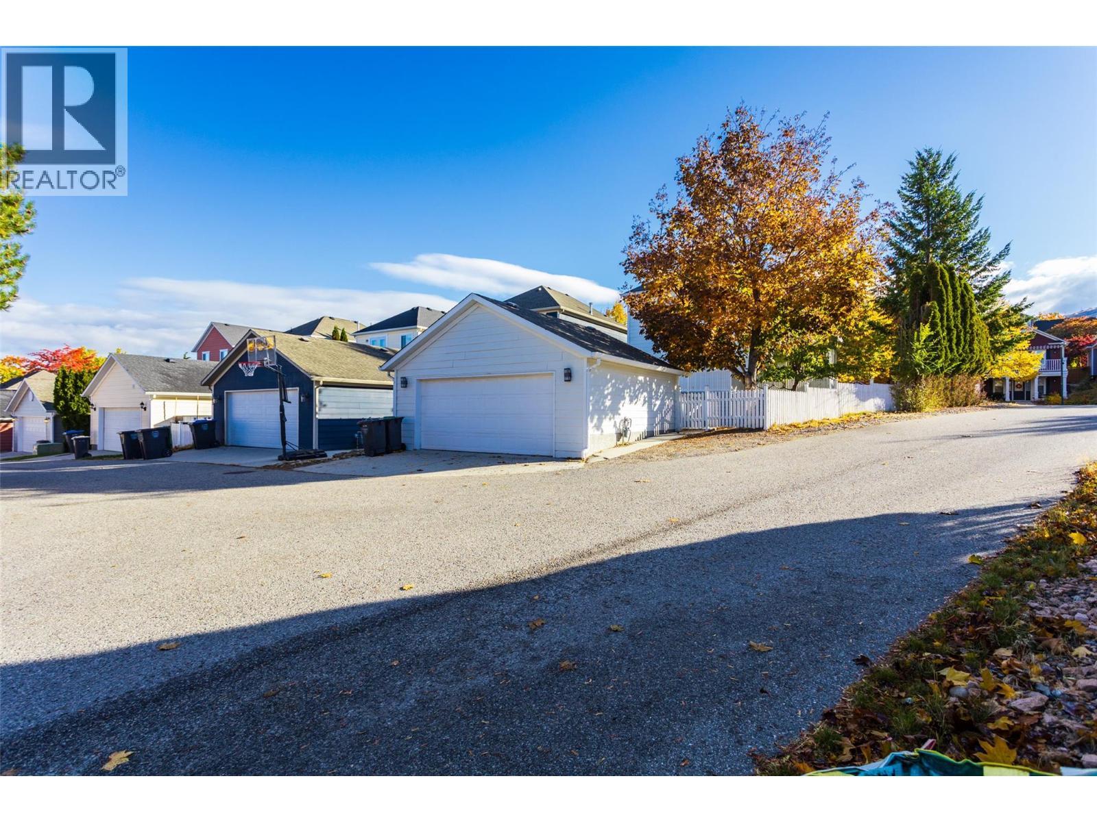 388 Mccarren Avenue. Kelowna, British Columbia