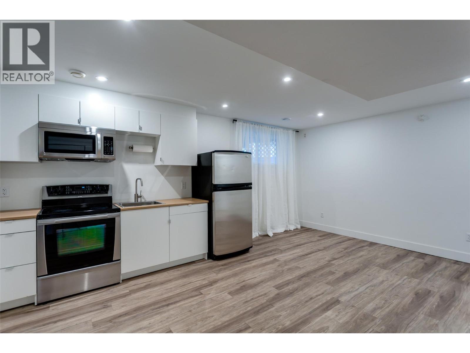 388 Mccarren Avenue. Kelowna, British Columbia