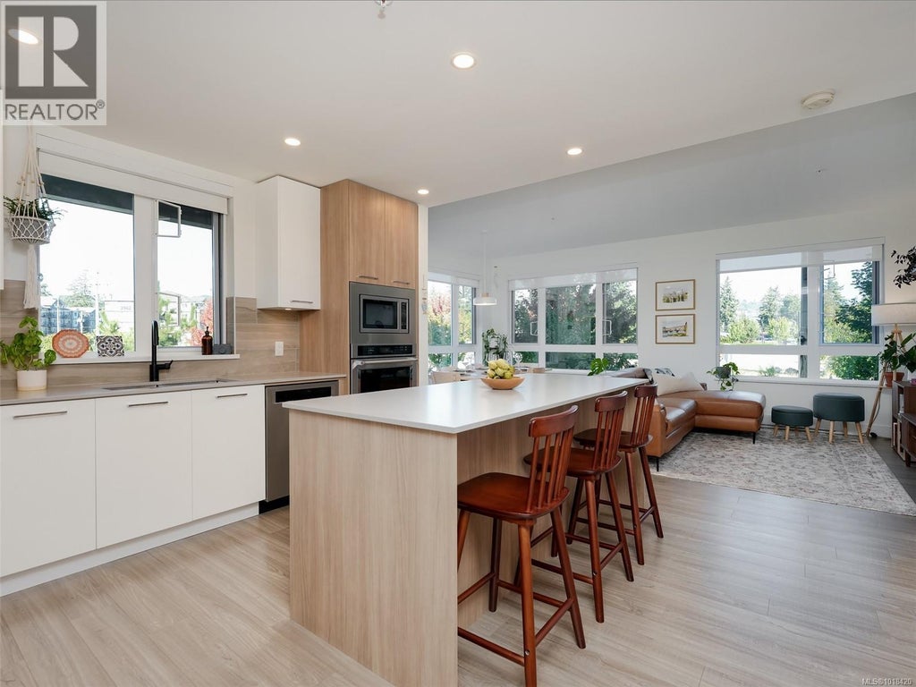 218 960 Reunion Avenue, Langford