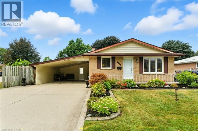 1043 Canfield Crescent, Woodstock