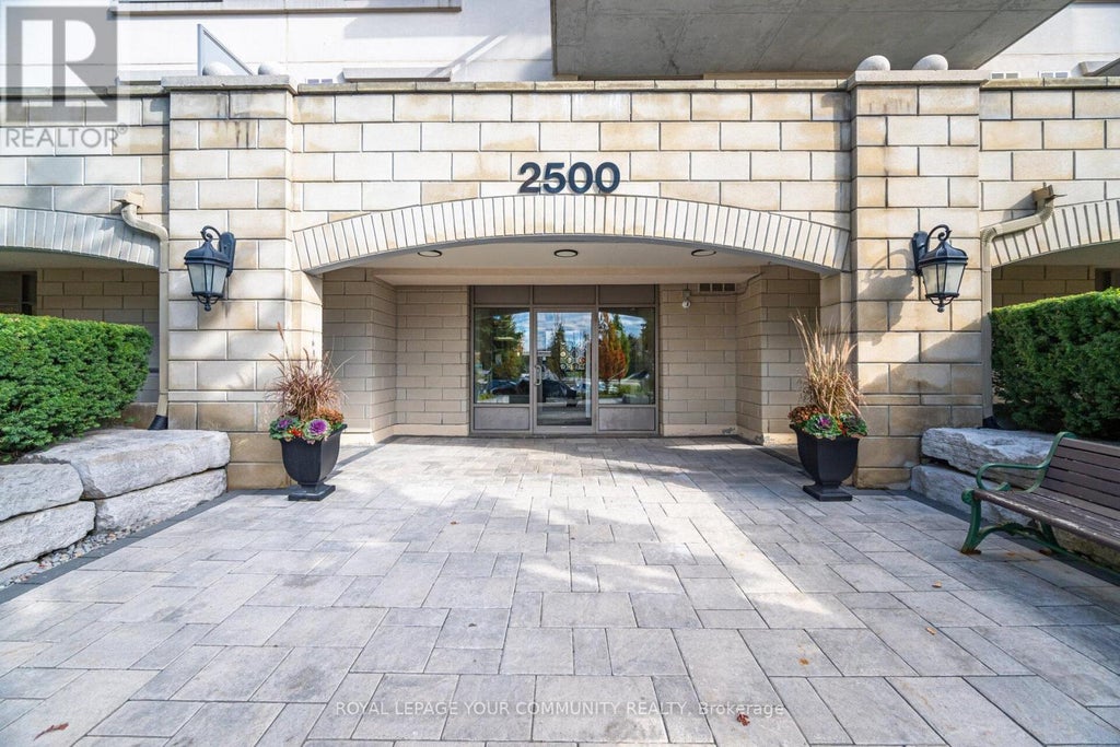 218 - 2500 Rutherford Road, Vaughan (maple)