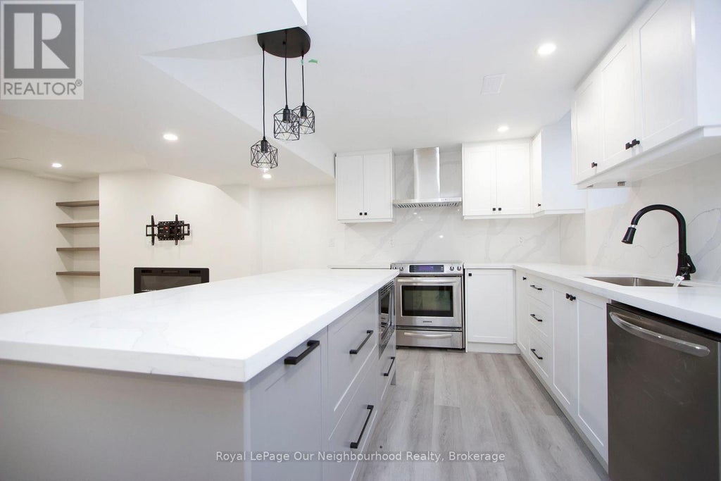 6 Westacott Crescent, Ajax (northwest Ajax)