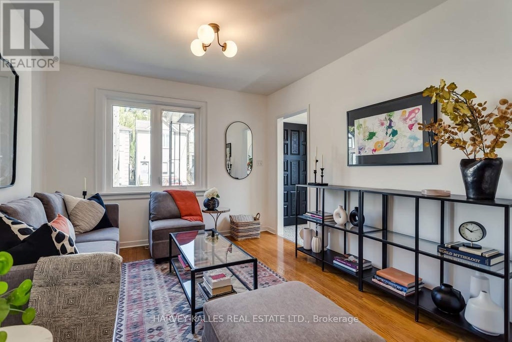 7 Mulberry Crescent, Toronto (oakwood Village)